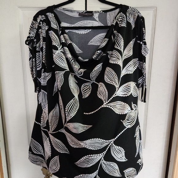 Lane Bryant Black and White Leaf Print Women's Top - Picture 4 of 10